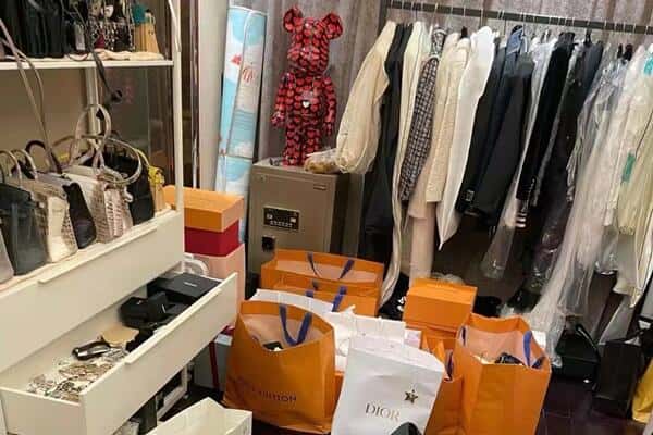 伊犁州尼勒克县回收一线品牌衣服